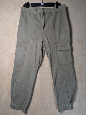 Banana Republic Women's Tapered Utility Capris Cargo Sz 6 Iced Latte Khaki EUC
